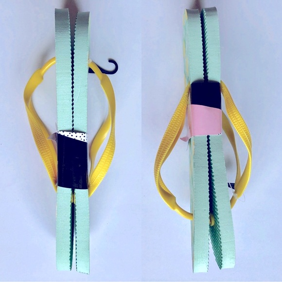 3/$15 LEMONS Flip Flops Sandals Yellow Large Size 9 / 10 Women’s NEW - Picture 6 of 15